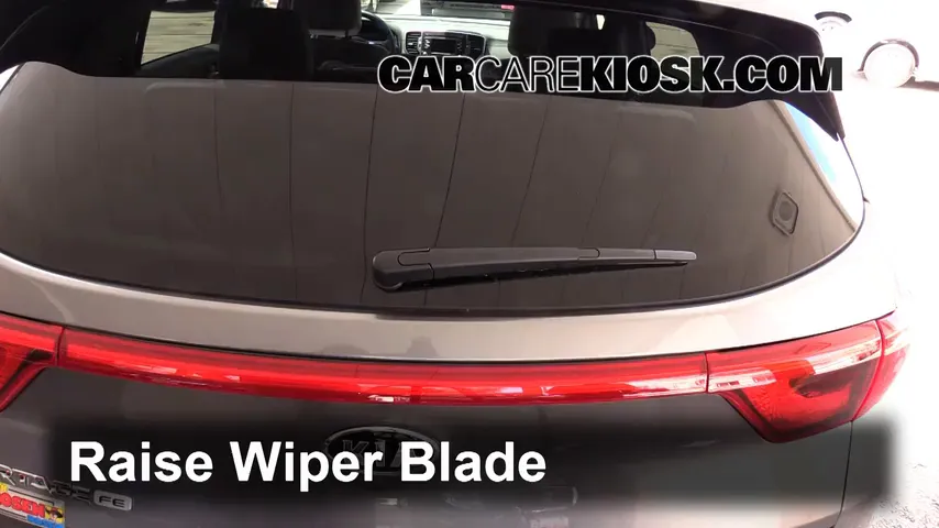 2017 Kia Sportage LX 2.4L 4 Cyl. Balais essuie-glace arrière Changer les balais des essuie-glace